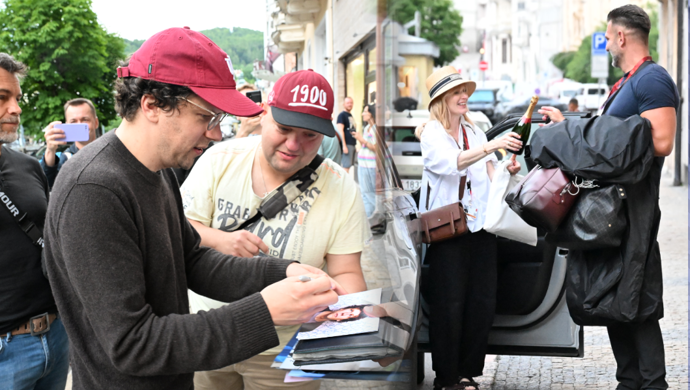 Jak Geislerka zastínila Hoffmana a kolonáda plná hvězd. Předvečer festivalu zahájen ve velkém stylu
