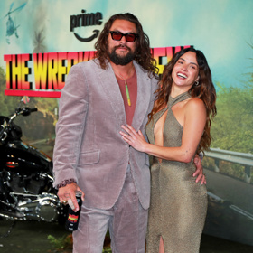 Jason Momoa a Adria Arjona