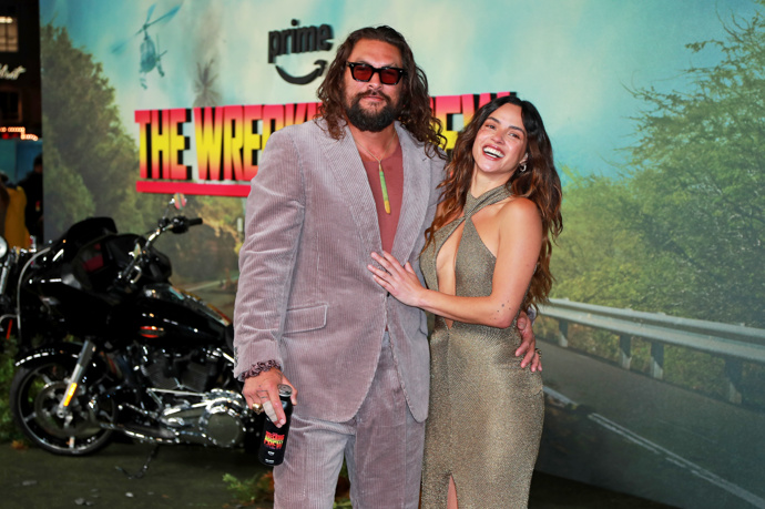Jason Momoa a Adria Arjona