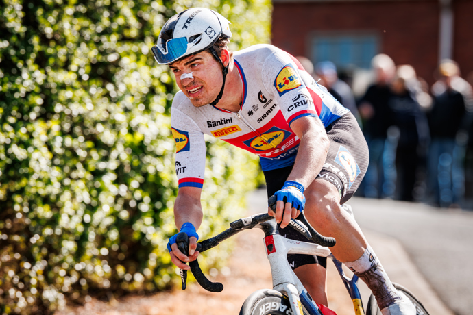 Vacek oblékl bílý dres pro nejlepšího mladého jezdce na Tour de France Vacek oblékl bílý dres pro nejlepšího mladého jezdce na Tour de France