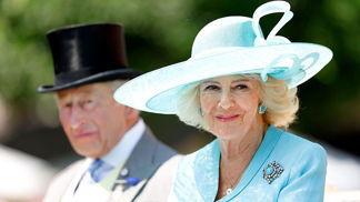 Královna Camilla inspiruje vytříbeným stylem. Rok před osmdesátkou se nebojí zářivých barev, její účes je ikonický Královna Camilla inspiruje vytříbeným stylem. Rok před osmdesátkou se nebojí zářivých barev, její účes je ikonický