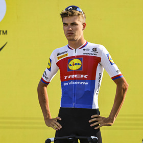 Mathias je pohledným mladým mužem Mathias je pohledným mladým mužem