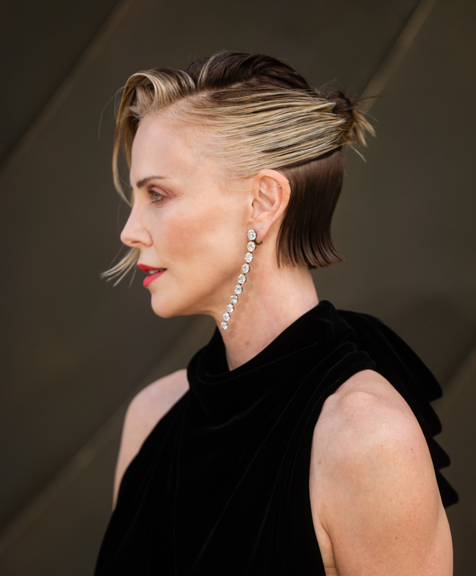 Bohyně krásy: Dechberoucí Charlize Theron (50) na premiérách čaruje s rozparky, krátkými šortkami i holými zády Bohyně krásy: Dechberoucí Charlize Theron (50) na premiérách čaruje s rozparky, krátkými šortkami i holými zády