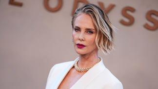 Bohyně krásy: Dechberoucí Charlize Theron (50) na premiérách čaruje s rozparky, krátkými šortkami i holými zády Bohyně krásy: Dechberoucí Charlize Theron (50) na premiérách čaruje s rozparky, krátkými šortkami i holými zády