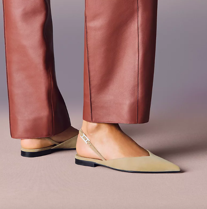Na nízkém podpatku, Hermès, 27500 Kč