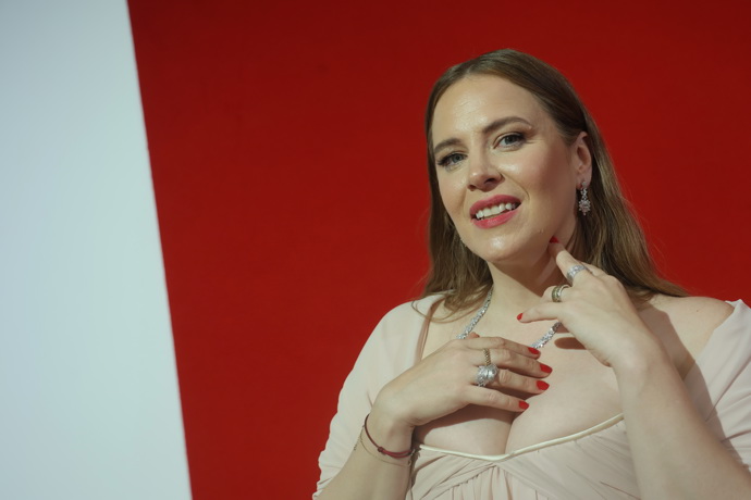 Petra Nesvačilová vynesla šperky Klenoty Aurum.