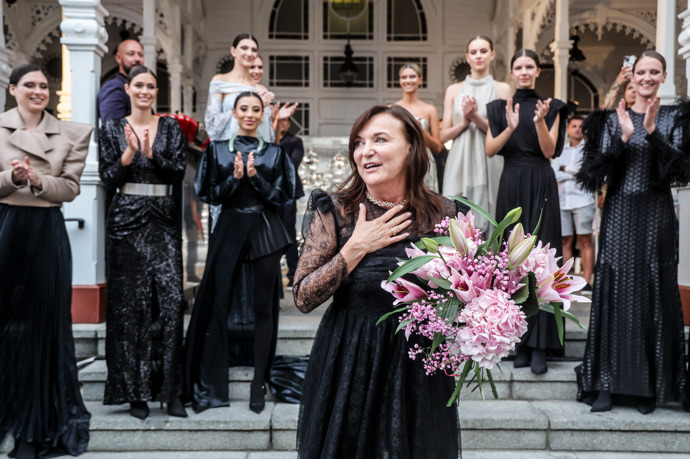 Beata Rajská v závěru přehlídky, která se uskutečnila v rámci filmového festivalu v Karlových Varech.