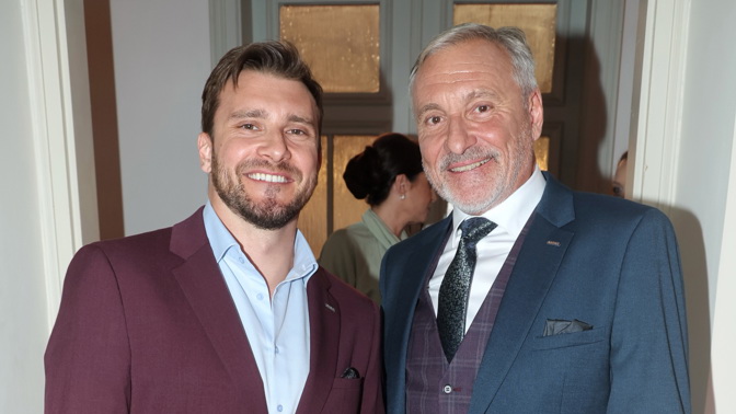 KVIFF 2026: Jan Čenský se na přehlídkovém mole prošel se synem Matyášem