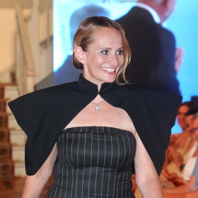 Zpěvačka Monika Absolonová byla hvězdou módní přehlídky v Karlových Varech.