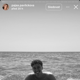 David Jeřábek byl na Rhodosu se svou partnerkou Pavlínou.