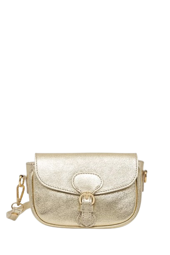 Zlaté doplňky outfit svým leskem rázem oživí dodají každému looku špetku sofistikovanosti i slavnostní nádech. Tuto koženou crossbody kabelku má v nabídce značka Answear.LAB. Stojí 1599 Kč
