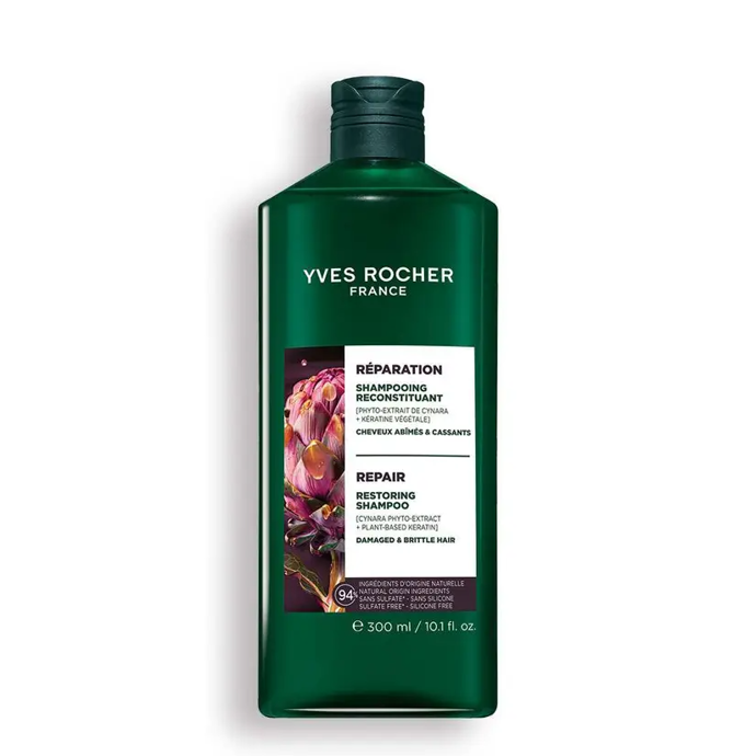 Jako první redaktorka Lifee Monika otestovala produkty z nové vlasové řady Repair od značky Yves Rocher. Všechny krásně voní a i komplikovaným vlasům s mastnější pokožkou u hlavy a suššími, lámavějšími délkami a konečky dopřály výživu bez zatížení. Regenerační šampon, Yves Rocher, 249 Kč
