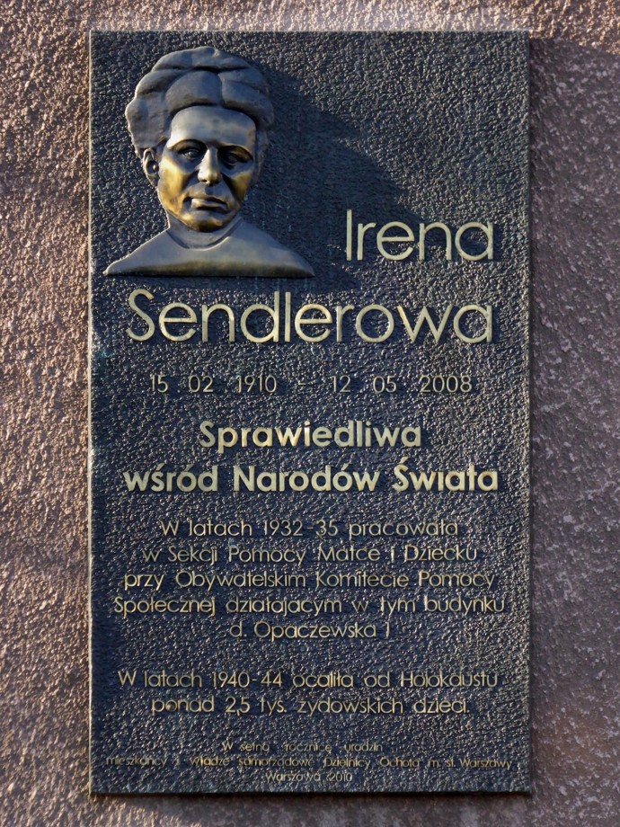 Pamětní deska Ireny Sendler ve Varšavě Pamětní deska Ireny Sendler ve Varšavě