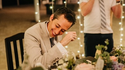 FOTO: Zesnulý Josh Grisetti v radostném momentu na svatbě svého nejlepšího kamaráda Roba McClura, kde mu šel za svědka.