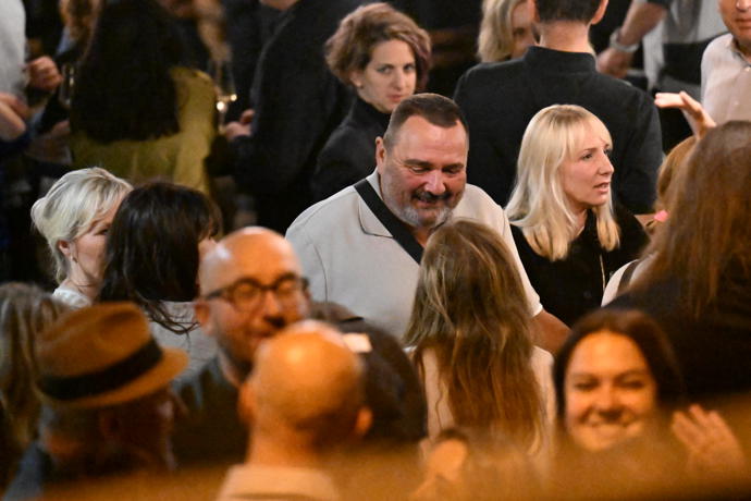Kuchař a moderátor Ivan Vodochodský se skvěle bavil uprostřed hloučku hostů.