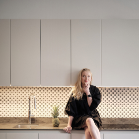 Minimalistický interiér nemusí být studený. Designérka Jana Pařízková radí, jak mu dodat klid, prostor i duši Minimalistický interiér nemusí být studený. Designérka Jana Pařízková radí, jak mu dodat klid, prostor i duši