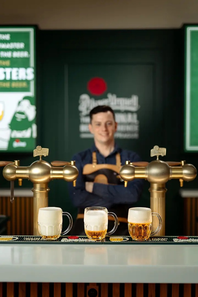 Tapsterka Kristýna chtěla po deseti letech z gastronomie odejít. Pak objevila kouzlo dokonale načepovaného piva