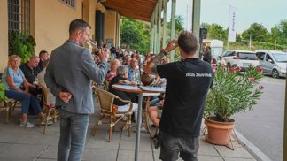 Letní cestování za vínem: Nemusíte čekat až na vinobraní. Znojemská vinařství zvou o prázdninách na degustace v nevšedních kulisách Letní cestování za vínem: Nemusíte čekat až na vinobraní. Znojemská vinařství zvou o prázdninách na degustace v nevšedních kulisách
