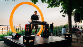 Oranžový kruh a DJ set nad Prahou: Letná ožila hudbou