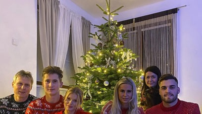 FOTO: Rodinná pohoda u vánočního stromečku.