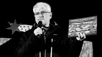 FOTO: Jako zapálený lokální patriot napsal knihu Proměny plzeňské čtyřky ve vzpomínkách pamětníků.