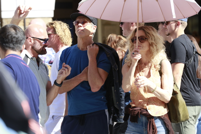 Herec Kevin Bacon se ztratil v davu.