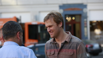 FOTO: Mladší Wyatt Russell se na české fanoušky upřímně usmíval.