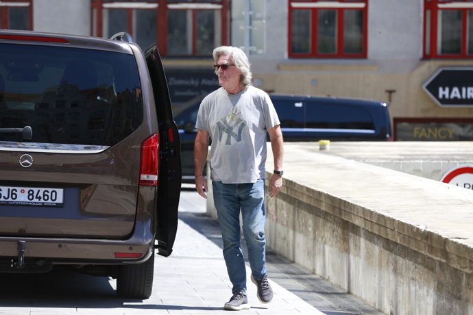 Hollywoodský herec Kurt Russell je v Praze.