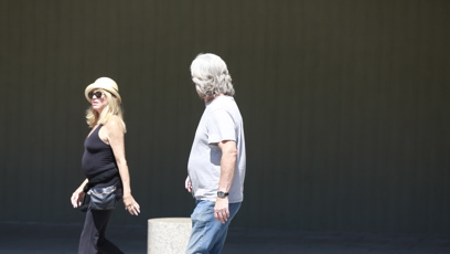 FOTO: Hollywoodský pár Kurt Russell a Goldie Hawn vyrazili na procházku Prahou.