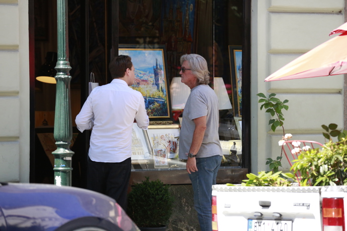 Hollywoodský pár Kurt Russell a Goldie Hawn zamířili do obchodu s obrazy.