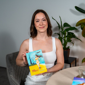 Marika Mikušová probrala s Miluškou Bittnerovou své zkušenosti s prací u luxusní letecké společnosti, které popsala i ve svých knihách.