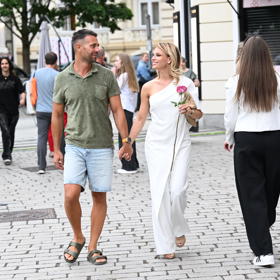 Petra Svoboda se procházela po kolonádě se svým novým partnerem Martinem. 