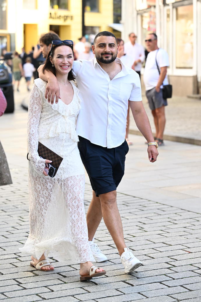 Kamila Nývltová s partnerem ve Varech. 