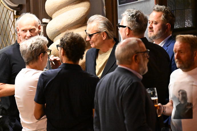 Jiří Macháček na další party. Tentokrát v Embassy.