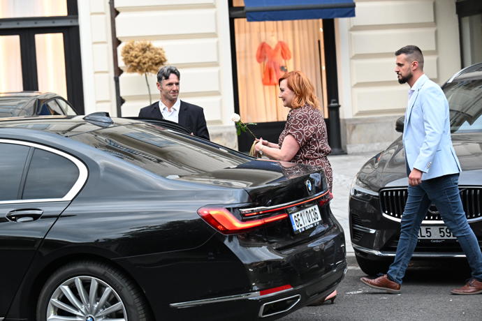 Ministryně financí Alena Schillerová dostala růži.