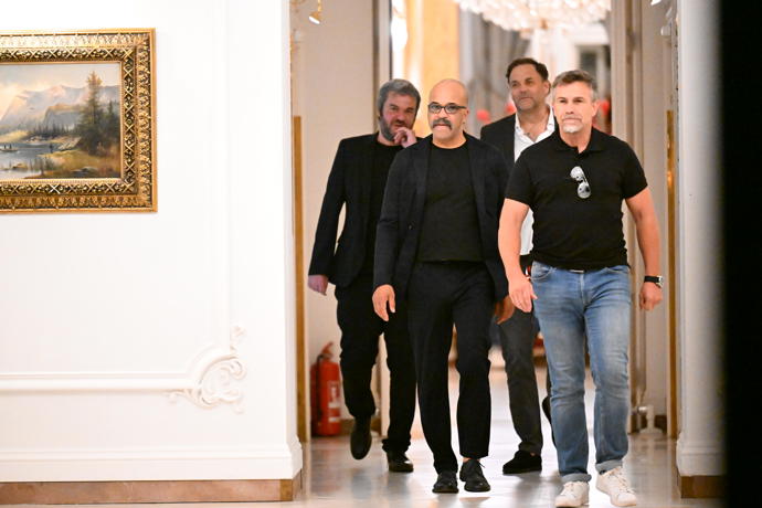 Jeffrey Wright si později skočil do casina.