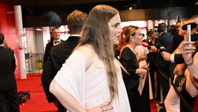 FOTO: Petra Nesvačilová na červeném koberci.