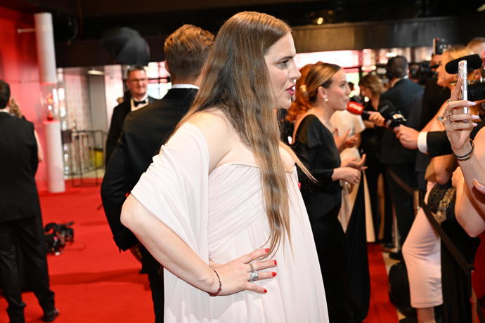Petra Nesvačilová na červeném koberci.