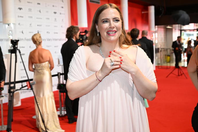 Petra Nesvačilová na červeném koberci.