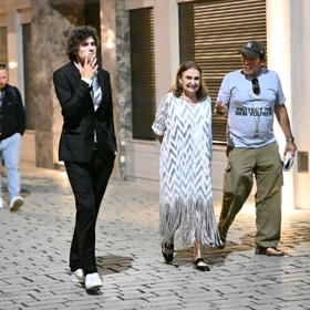 Eva Holubová s dcerou Karolínou a Matějem Paprčiakem.