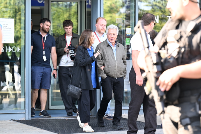 Dustin Hoffman je už na festivalu.