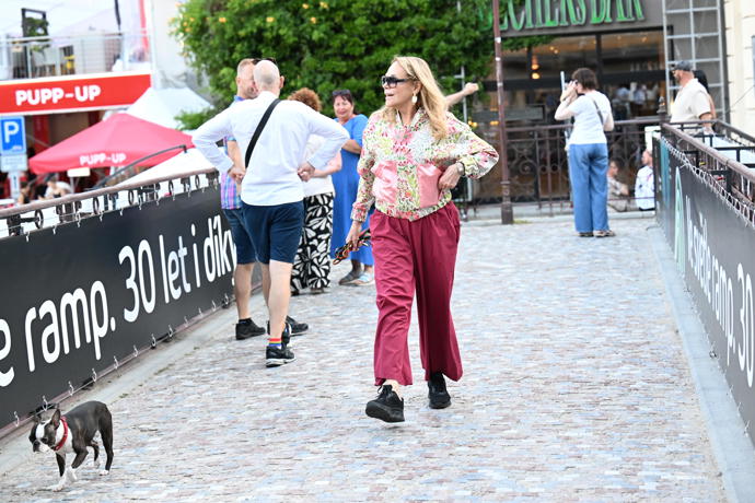 Dagmar Havlová venčila pejsky.