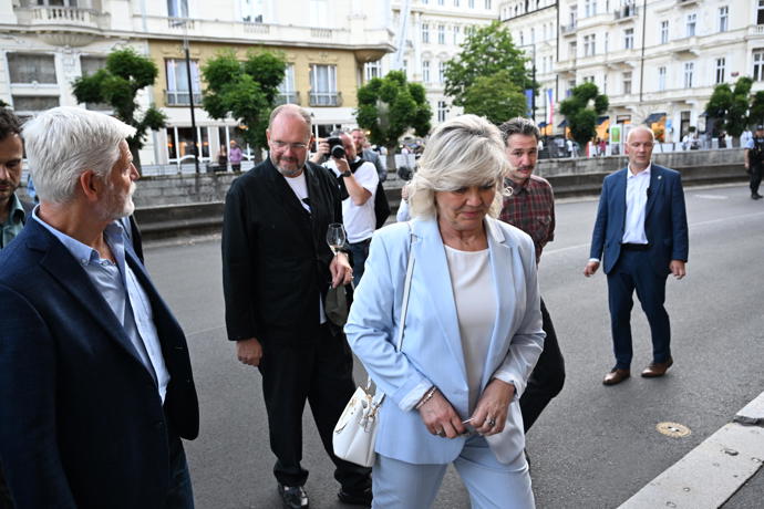 Eva Pavlová se svým mužem v Karlových Varech.Petr Pavel 