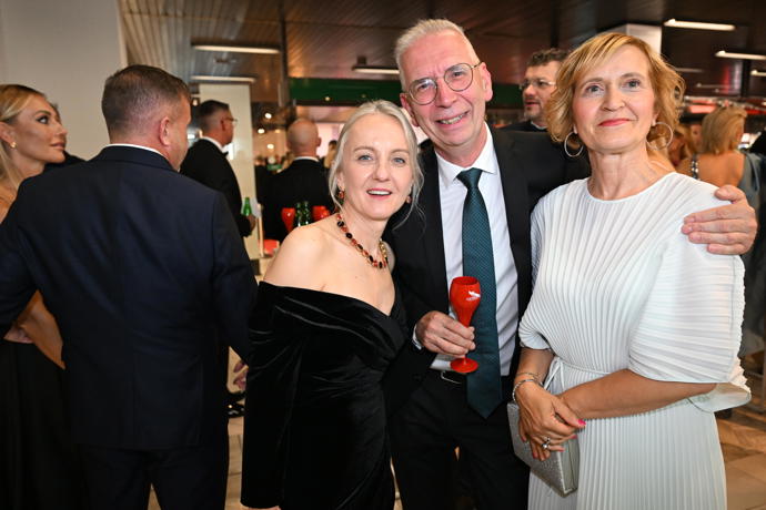 Lékař Petr Neužil byl v obležení žen.