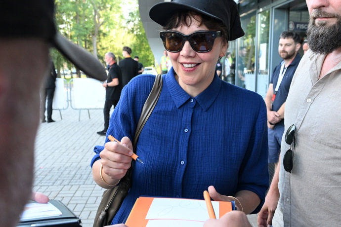 Maggie Gyllenhaal se podepisovala.