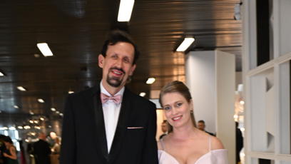 FOTO: Pavel Šimčík s partnerkou si nenechali ujít slavnostní zakončení festivalu ve Varech.