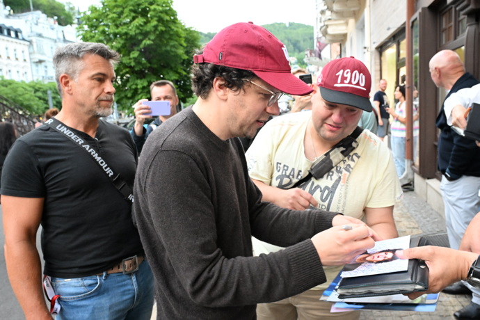 Jesse Eisenberg ve Varech.