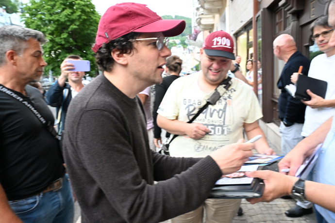 Jesse Eisenberg se podepisoval fanouškům.