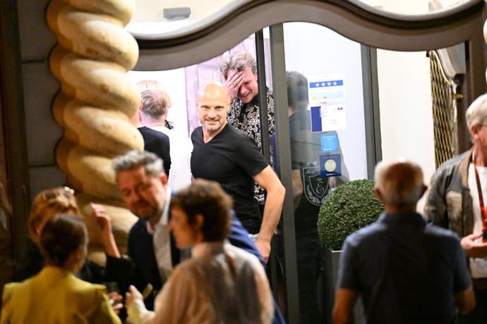 Vojta neustále debatoval i vevnitř hotelu.