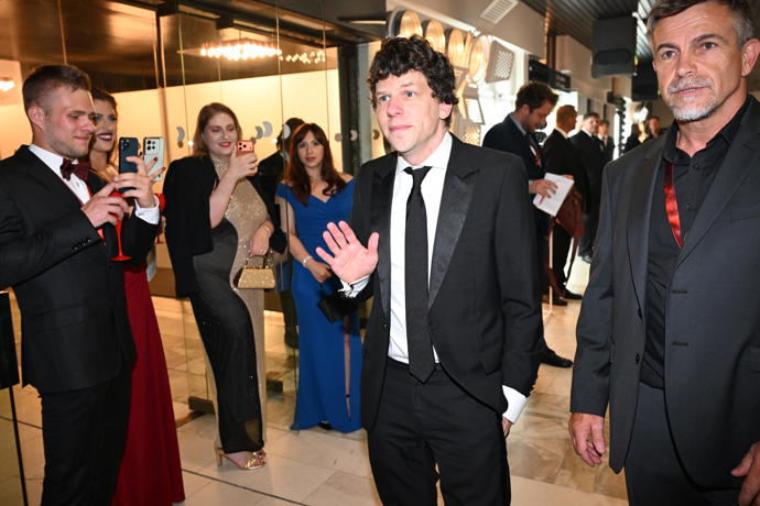 Jesse Eisenberg působil nervózně.